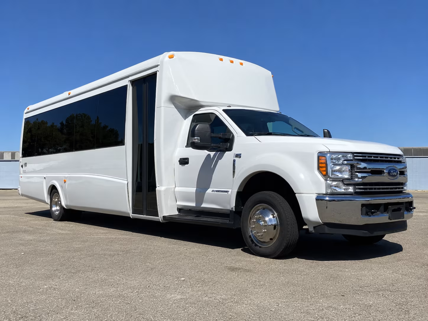 minibuses and charter buses to galaxy and lafc matches